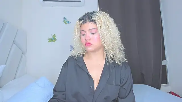 Snapshot of sofiacastillo01 chatting on April 2026 05:17:01 PM sofiacastillo01 online show from April 2026 05:17:01 PM