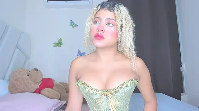 Snapshot of sofiacastillo01 chatting on April 2026 06:01:02 PM sofiacastillo01 online show from April 2026 06:01:02 PM