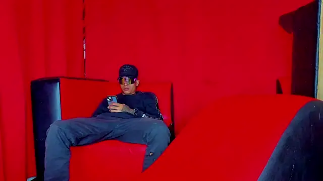 Extreme Team8 online show from November 2025 11:21:02 PM