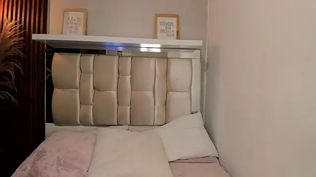 ANTONELLA  ROUSE  online show from January 2025 11:43:02 PM