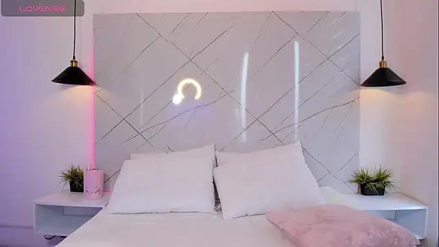 ANTONELLA  ROUSE  online show from October 2025 07:45:01 PM