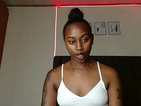 Snapshot of Miss_hot_candy chatting on January 2025 10:39:02 AM Miss hot candy online show from January 2025 10:39:02 AM