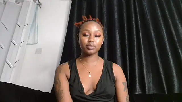 Snapshot of Miss_hot_candy chatting on June 2026 10:43:01 PM Miss hot candy online show from June 2026 10:43:01 PM