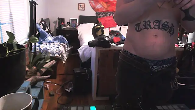 Snapshot of trash4cash chatting on January 2025 10:38:01 PM trash4cash online show from January 2025 10:38:01 PM