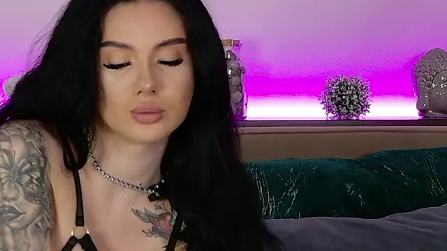 Snapshot of CarolinePrescott chatting on February 2026 05:33:02 AM CarolinePrescott online show from February 2026 05:33:02 AM