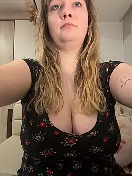 emerieskye20 online show from February 2026 06:44:01 PM