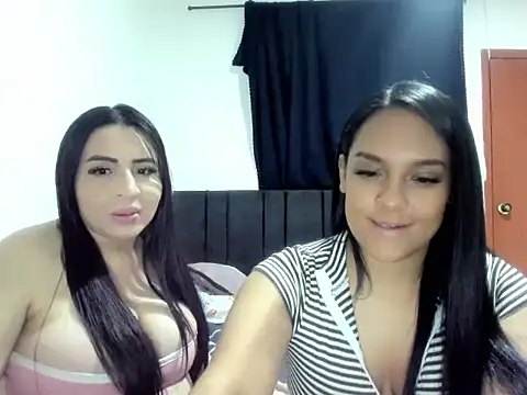 Snapshot of EmmaHole_ chatting on April 2026 05:08:01 AM EmmaHole online show from April 2026 05:08:01 AM