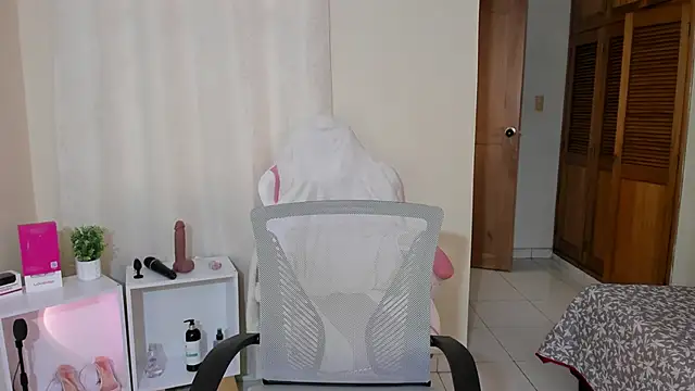 shanakendal2 online show from February 2025 04:47:01 PM