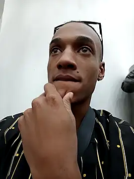 Malkongarcia online show from November 2025 07:39:02 PM