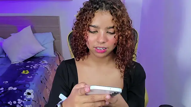 aurora rodriguez online show from January 2025 04:00:02 PM