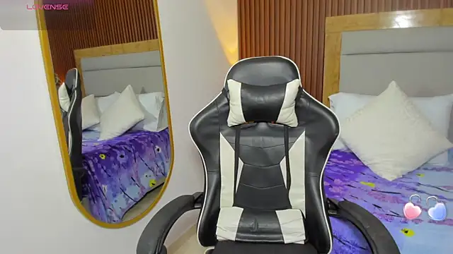 aurora rodriguez online show from November 2025 12:38:02 PM