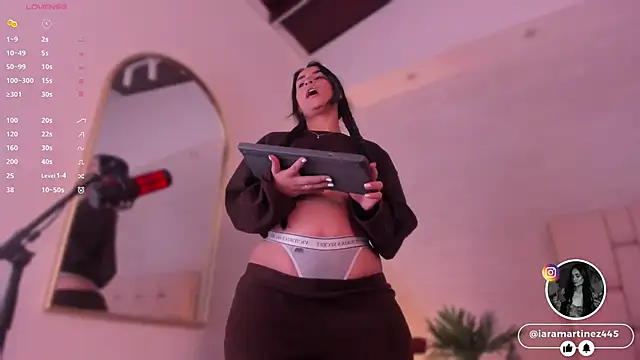 iara martinez online show from December 2024 12:50:02 PM