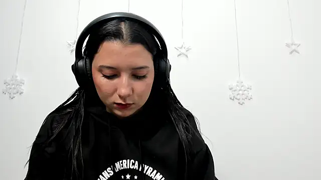 cami-01 online show from December 2025 01:30:01 PM