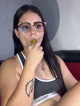 Azuna25 online show from February 2026 07:51:02 PM