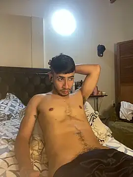 Snapshot of tom_thick chatting on December 2024 04:56:02 AM tom thick online show from December 2024 04:56:02 AM