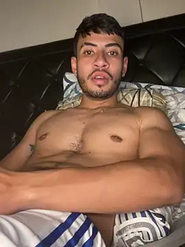 Snapshot of tom_thick chatting on December 2024 07:15:02 AM tom thick online show from December 2024 07:15:02 AM