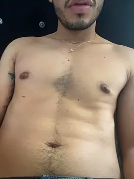 Snapshot of tom_thick chatting on January 2025 04:48:02 PM tom thick online show from January 2025 04:48:02 PM