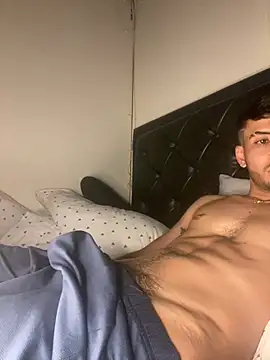 Snapshot of tom_thick chatting on January 2025 10:22:01 PM tom thick online show from January 2025 10:22:01 PM