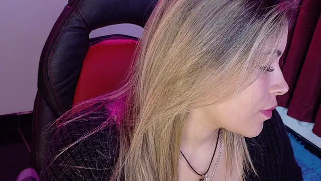 Natalia Montoya online show from October 2025 03:40:01 AM