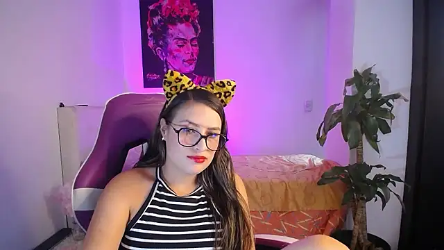 esmeraldaa230 online show from January 2026 08:11:02 PM