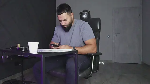 mattmasterss online show from October 2025 08:07:01 PM