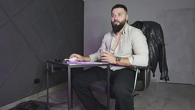 mattmasterss online show from November 2025 04:12:02 AM