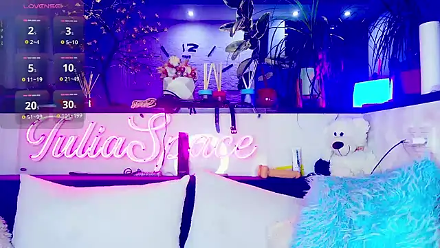  JuliaSpace  online show from September 2025 07:08:01 PM