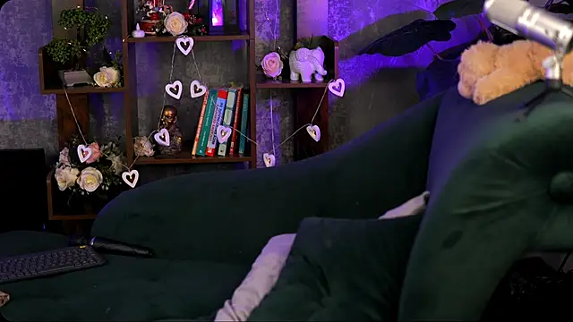 Snapshot of Bailey_Evans chatting on February 2025 05:37:01 PM Bailey Evans online show from February 2025 05:37:01 PM