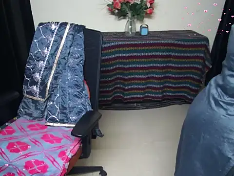 Arushisingh8888 online show from November 2025 12:53:01 PM