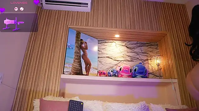 adri crof online show from November 2025 04:02:02 AM