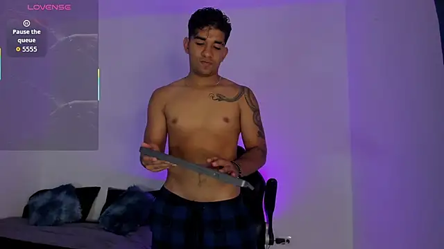 Snapshot of valentino_santoss chatting on February 2026 06:37:01 PM valentino santoss online show from February 2026 06:37:01 PM