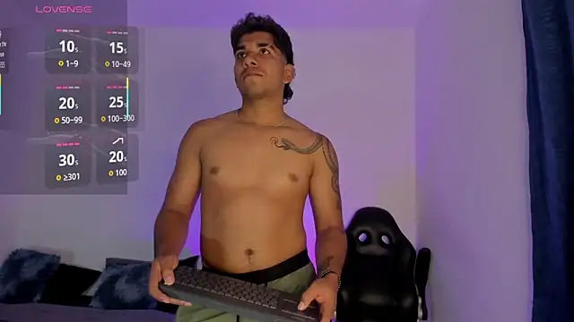 Snapshot of valentino_santoss chatting on February 2026 05:32:01 PM valentino santoss online show from February 2026 05:32:01 PM