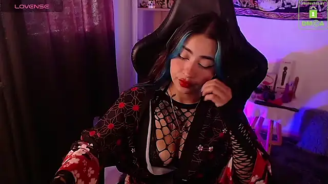 sweetcoralinee online show from October 2025 10:16:01 PM