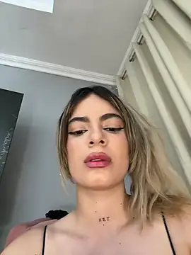 Snapshot of emiss_ chatting on February 2025 03:15:02 PM emiss online show from February 2025 03:15:02 PM