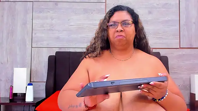 Lynn Jones online show from February 2025 10:49:01 AM