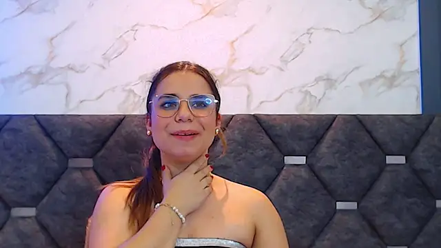 ThaniaJones online show from March 2025 06:22:01 PM