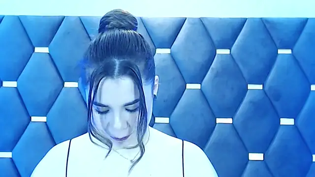 ThaniaJones online show from October 2025 12:03:01 PM