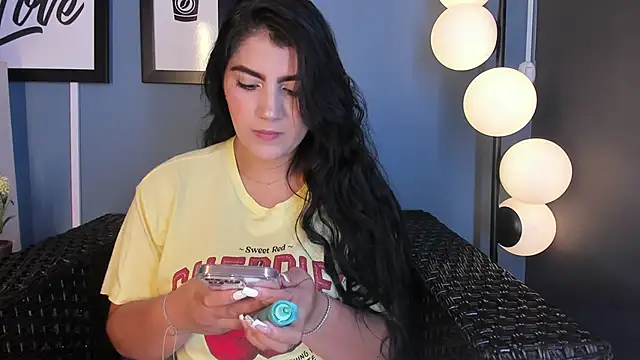 PaulinaDuarte online show from February 2025 01:29:01 PM