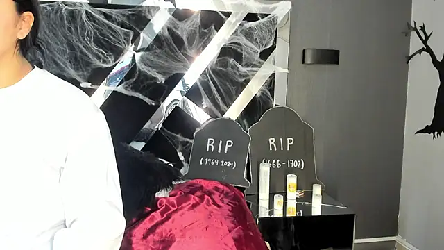 PaulinaDuarte online show from October 2025 11:00:01 AM