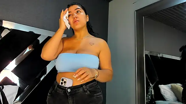 PaulinaDuarte online show from November 2025 12:17:01 PM