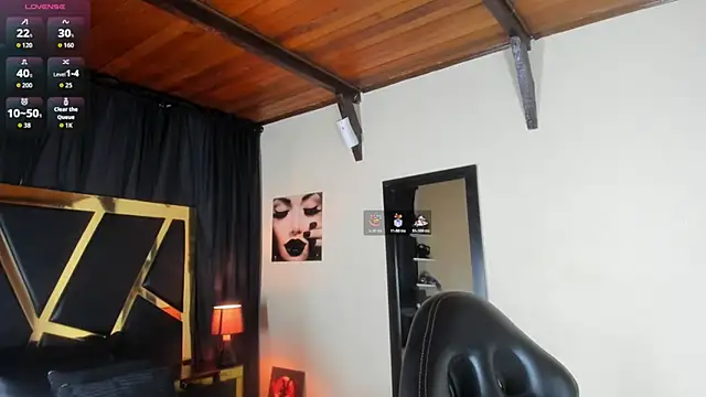 Snapshot of EmiliWilliams chatting on November 2025 10:52:01 PM EmiliWilliams online show from November 2025 10:52:01 PM