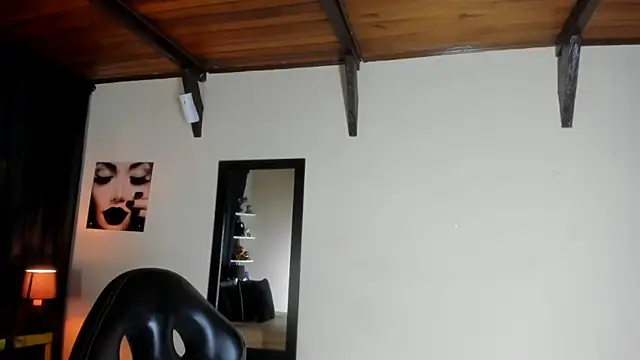 Snapshot of EmiliWilliams chatting on November 2025 11:26:01 PM EmiliWilliams online show from November 2025 11:26:01 PM