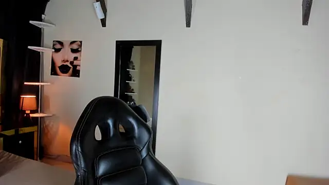 Snapshot of EmiliWilliams chatting on November 2025 11:47:02 PM EmiliWilliams online show from November 2025 11:47:02 PM