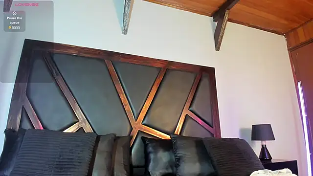 Snapshot of EmiliWilliams chatting on February 2026 09:53:01 PM EmiliWilliams online show from February 2026 09:53:01 PM