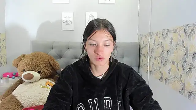 Snapshot of Emma-Wilson chatting on January 2025 04:55:01 AM Emma-Wilson online show from January 2025 04:55:01 AM