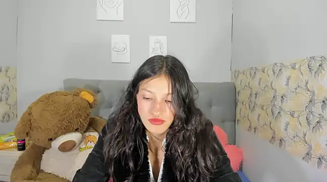 Snapshot of Emma-Wilson chatting on January 2025 07:26:02 PM Emma-Wilson online show from January 2025 07:26:02 PM