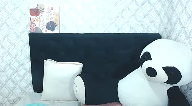 Snapshot of Emma-Wilson chatting on February 2025 11:43:02 AM Emma-Wilson online show from February 2025 11:43:02 AM