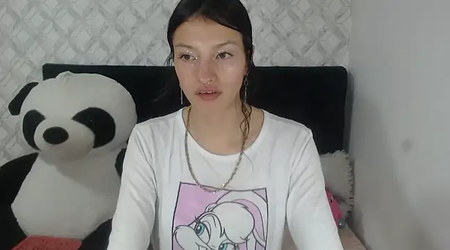 Snapshot of Emma-Wilson chatting on February 2025 04:35:01 AM Emma-Wilson online show from February 2025 04:35:01 AM