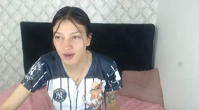 Snapshot of Emma-Wilson chatting on March 2025 10:10:01 PM Emma-Wilson online show from March 2025 10:10:01 PM