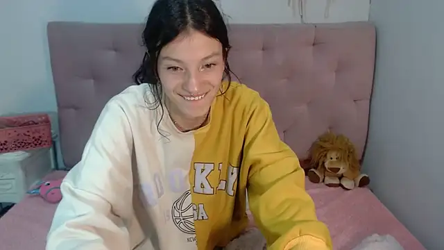 Snapshot of Emma-Wilson chatting on March 2025 08:26:01 AM Emma-Wilson online show from March 2025 08:26:01 AM